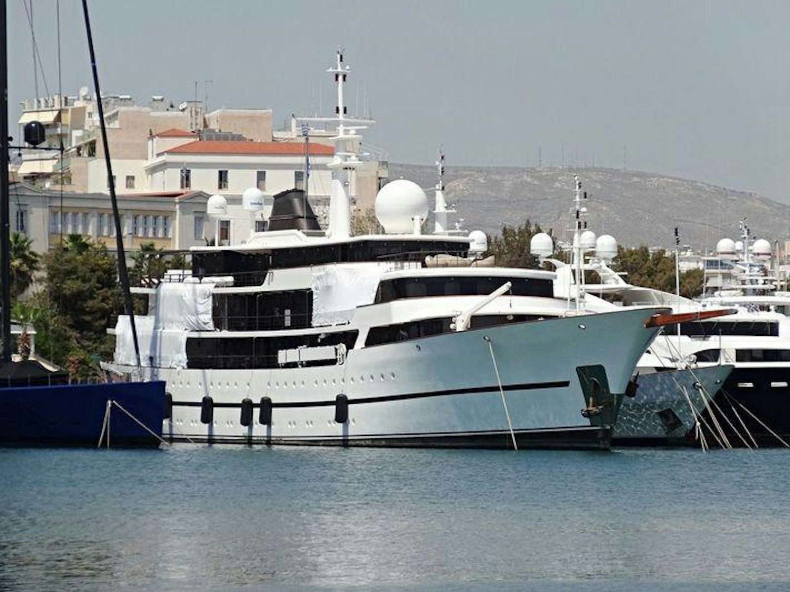 Motor yacht Chakra