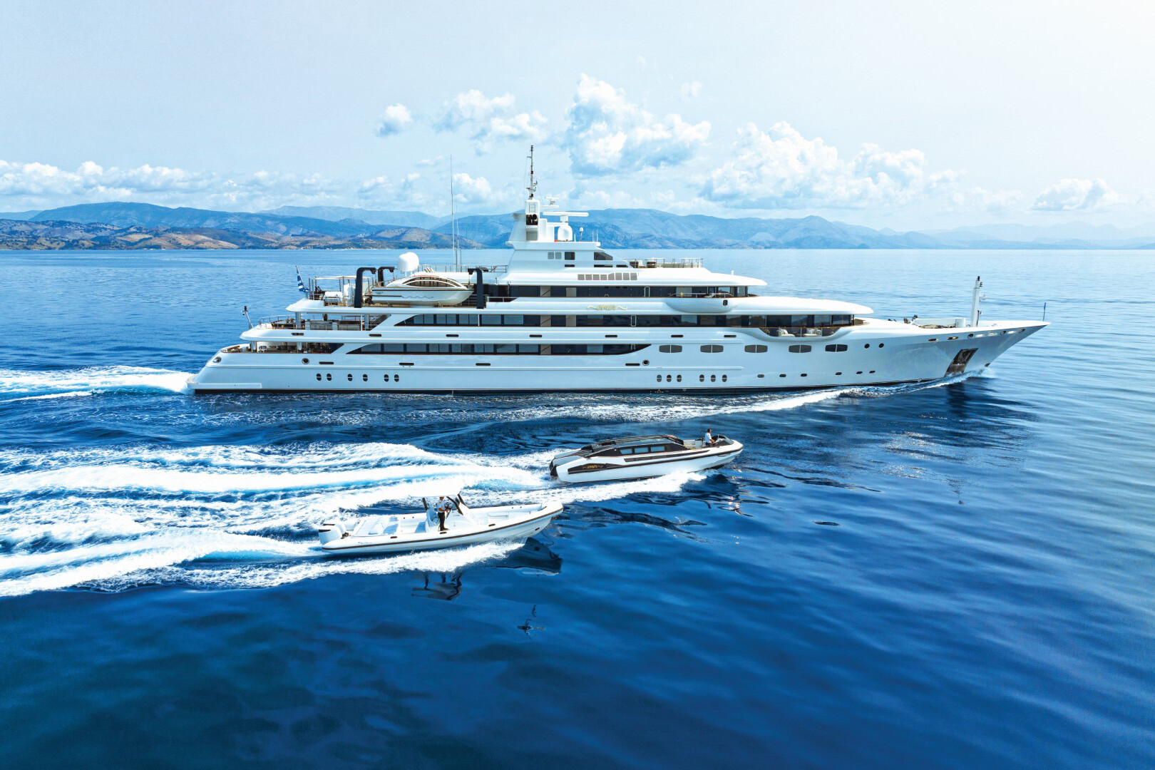 Motor yacht Emir underway